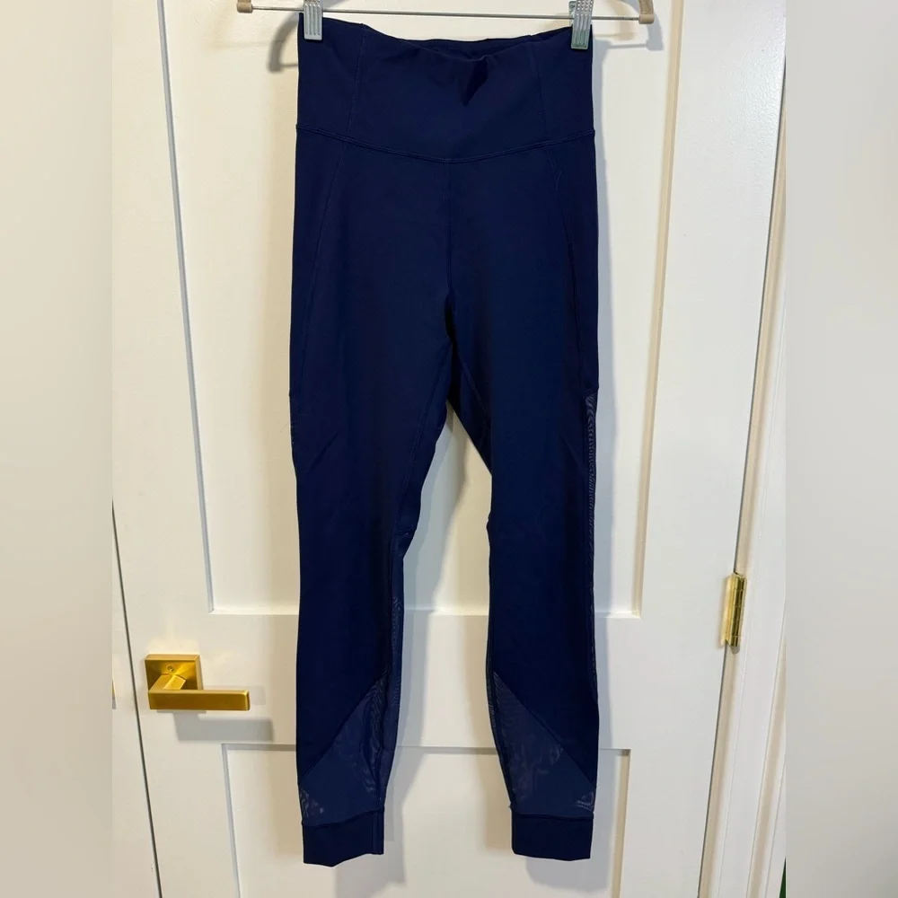 Lululemon Women’s Blue Leggings - Size 6
